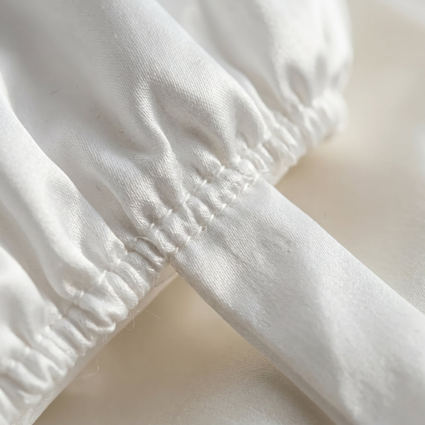 White (Tie) Bonnet